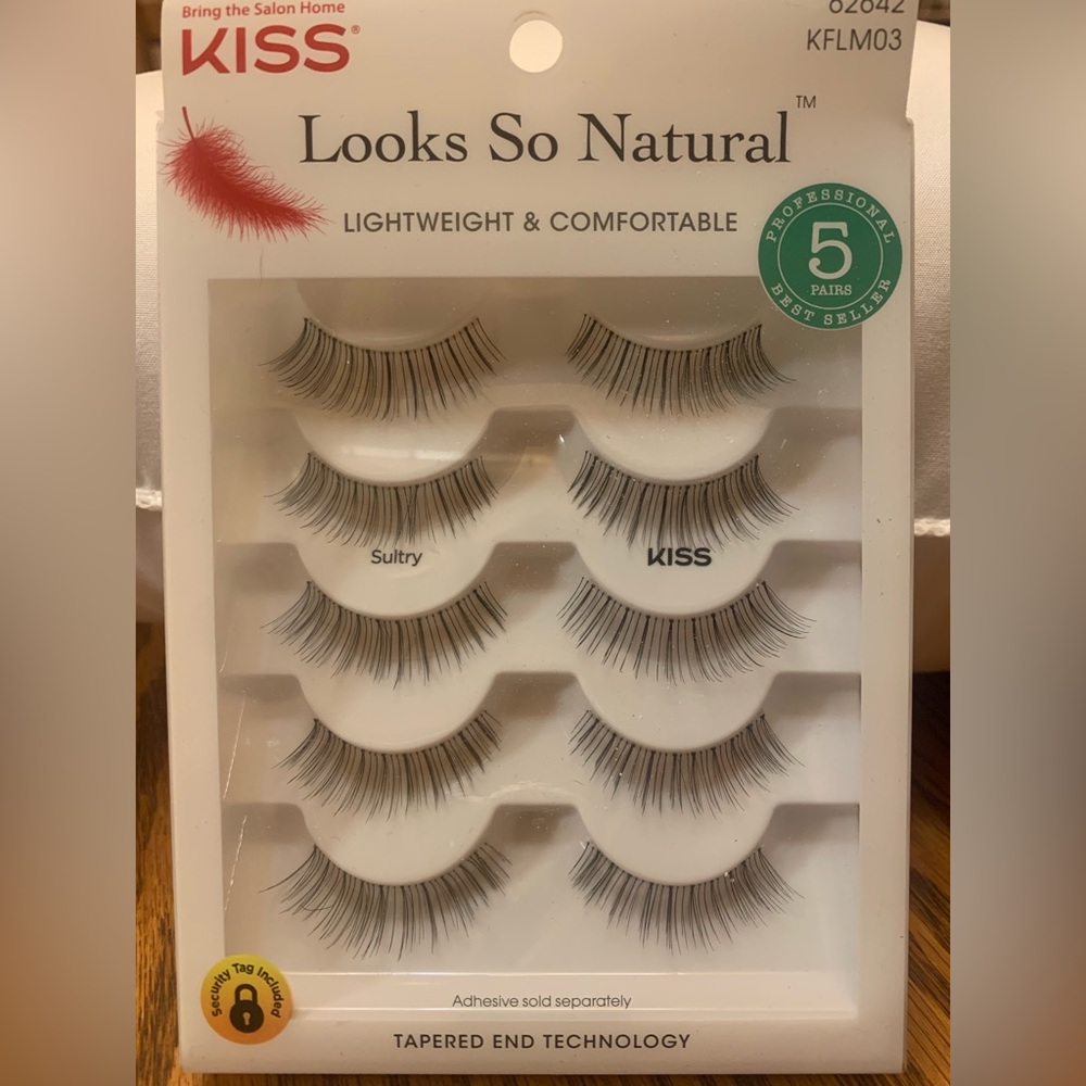 Eyelashes by KISS